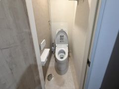 温水洗浄便座付きのトイレ