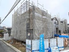 建築中の写真です