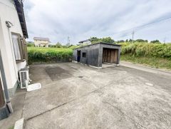 駐車場には車庫もあります