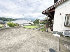 お庭と駐車場が併設されています