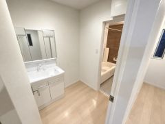 AIにて家具を消去しており、現況と異なる場合は現況を優先致します。